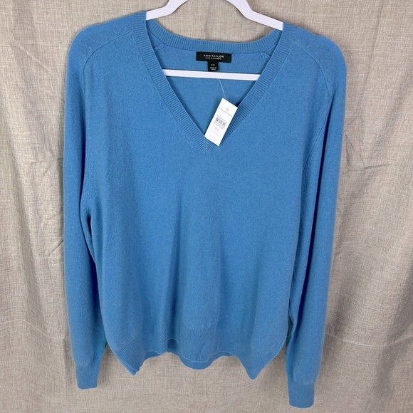 Ann Taylor NEW Women’s XXL 100% Cashmere V-Neck Lightweight Sweater - Picture 1 of 6